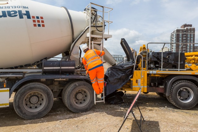 i360 concrete foundation pour 2015-05-30